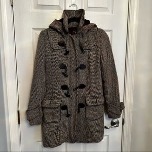 Long detachable hood tweed coat.
